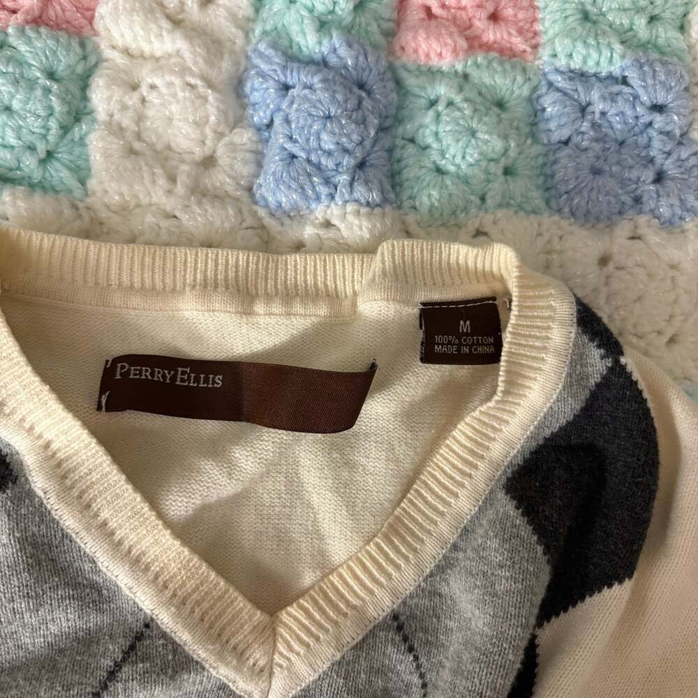 Perry Ellis Cream Argyle V-Neck Long Sleeve Sweater Blue Grey Black Medium M - Picture 4 of 6